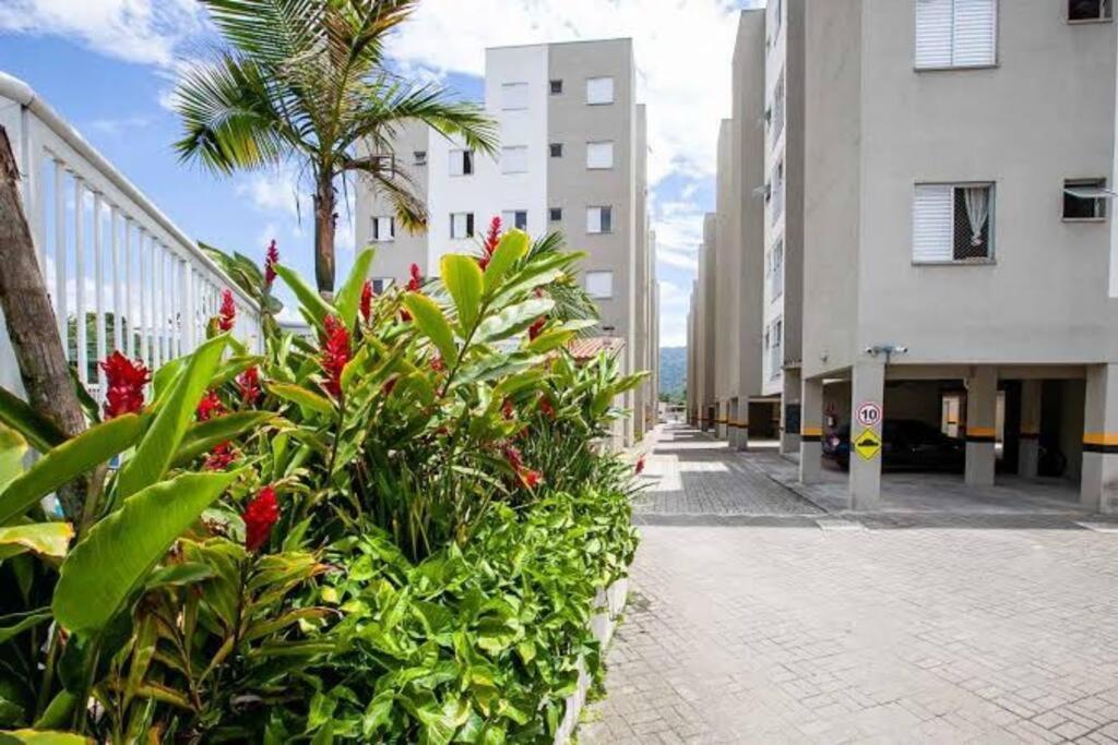 Apto Em Ubatuba Divisa Com A Praia De Itagua E Facil Acesso As Praias Fica Ao Lado Do Atacado Tenda Da Rodovia Rio Santos Exterior foto